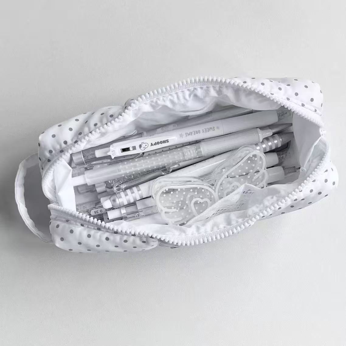 水玉模様の手持ち鉛筆バッグ大容量美的学生文具収納ポーチ女の子 - Aesthetic Large Pencil Case Pouch のレビューと価格